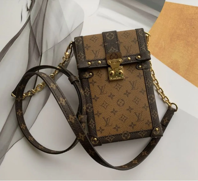 Another Louis Vuitton bag is a classic, have you grown grass